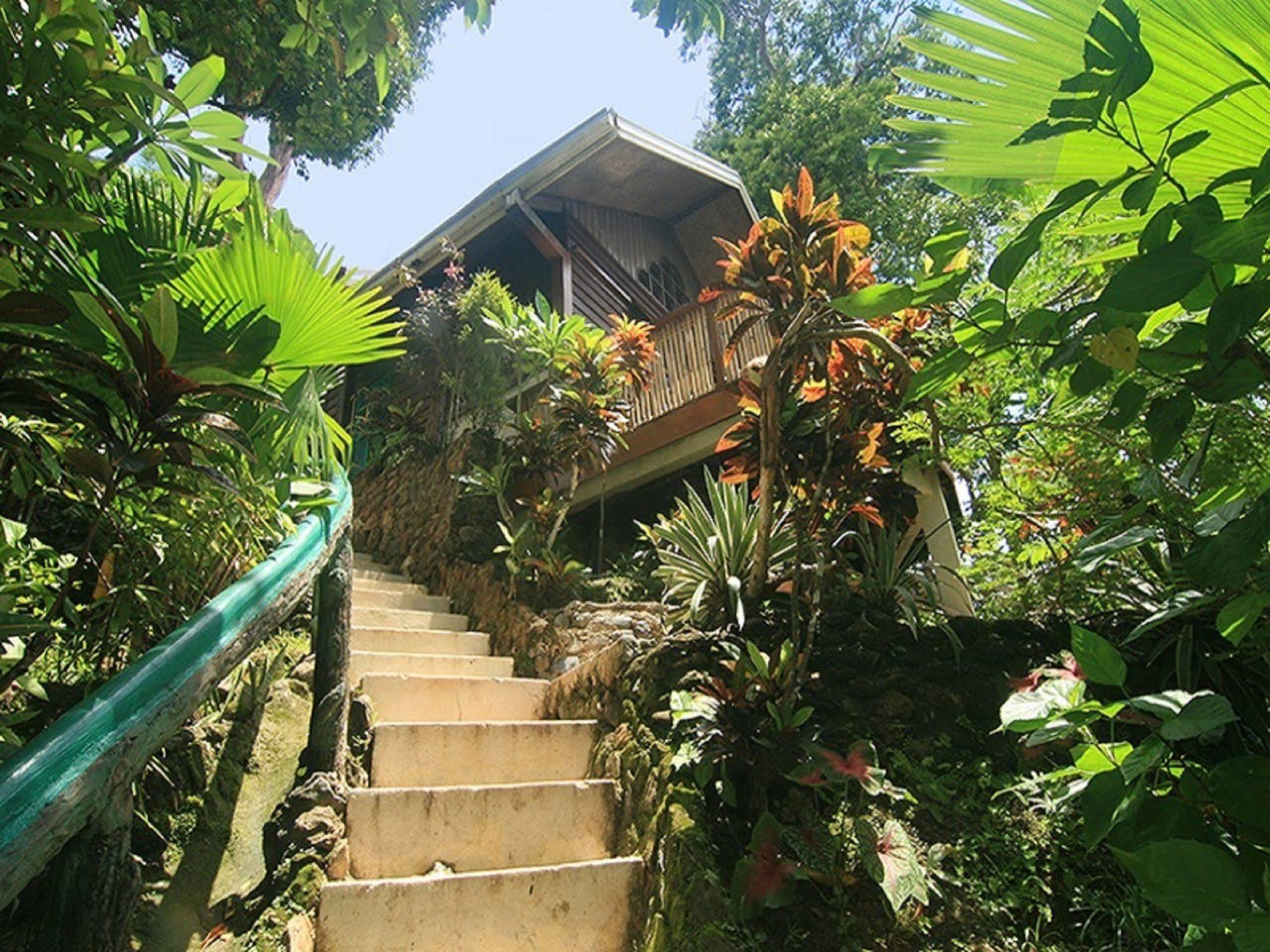 Makulay Lodge And Villas El Nido Exterior photo